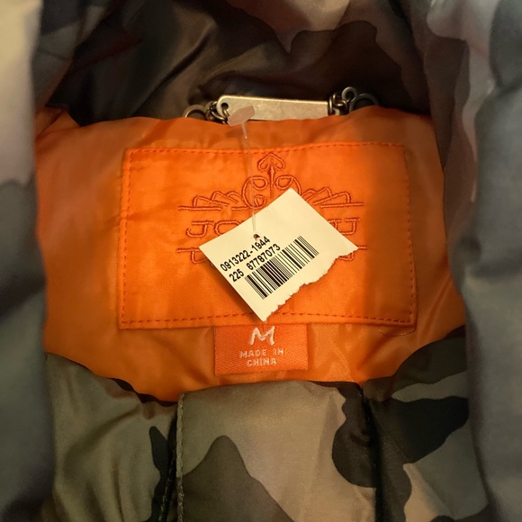 NWT brand, medium, new, cropped, camo, comfy, puffer jacket, warm and cute - Picture 12 of 13